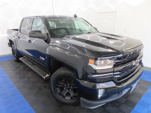 Used 2018 Chevrolet Silverado 1500 LTZ Z71 w/ Midnight Edition AWD/4WD image 5