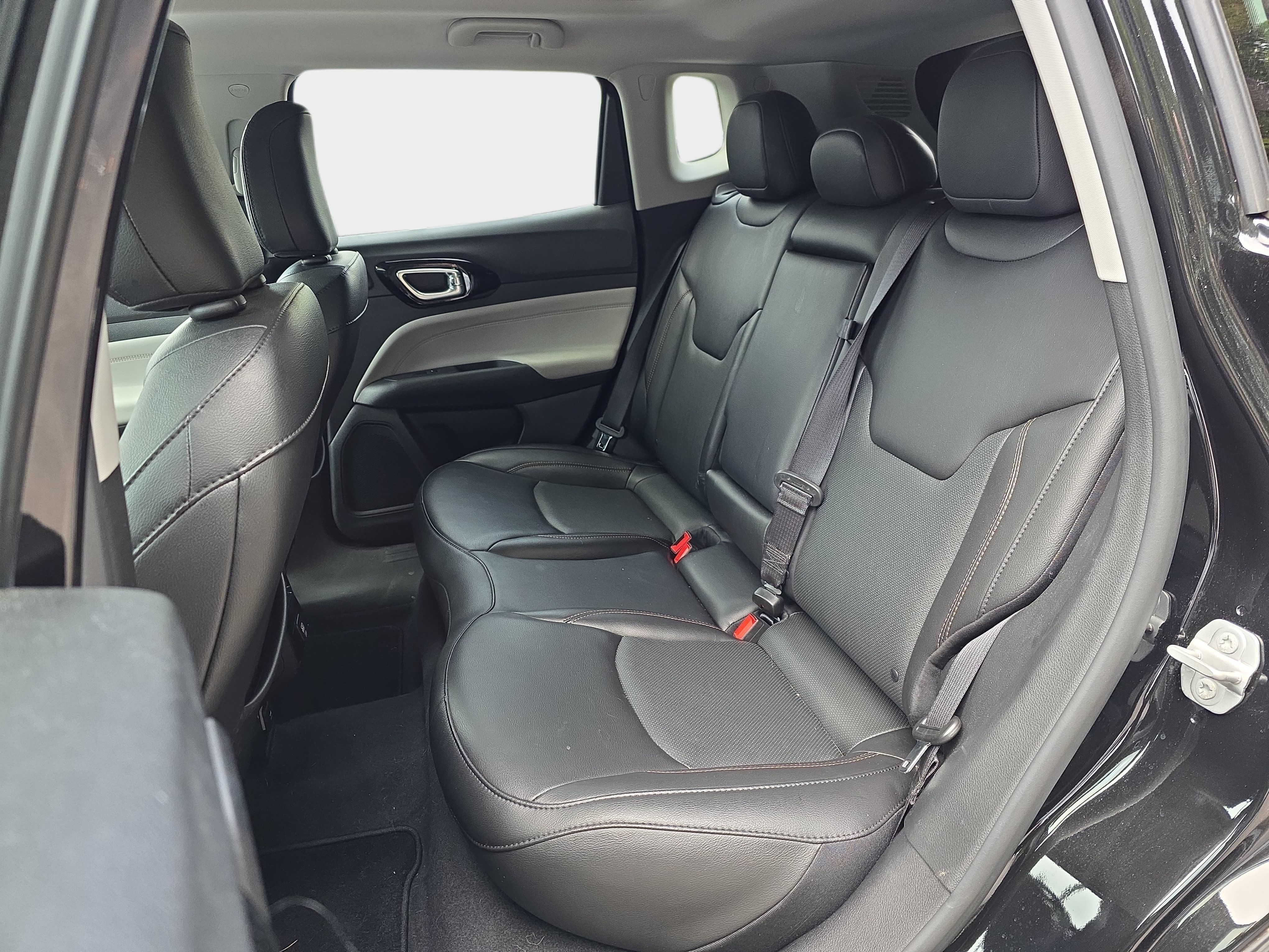 Used 2022 Jeep Compass Limited w/ Sun and Sound Group AWD/4WD image 9