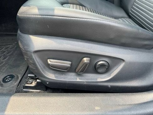 Used 2018 Toyota Camry SE w/ Moonroof Package FWD image 6