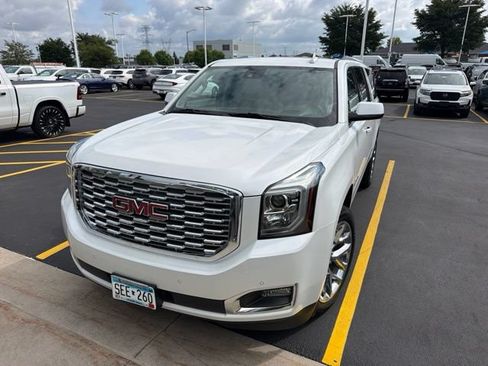 Used 2020 GMC Yukon XL Denali w/ Denali Ultimate Package AWD/4WD image 2