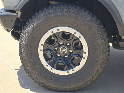 Used 2022 Ford Bronco Badlands w/ Sasquatch Package AWD/4WD image 27