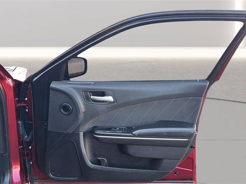 Used 2019 Dodge Charger SXT RWD image 16
