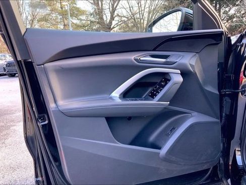 Used 2025 Audi Q5 Premium w/ Convenience Package image 21