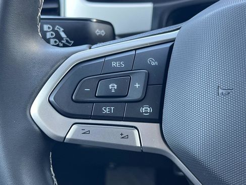 Certified 2022 Volkswagen Atlas Cross Sport SE image 9