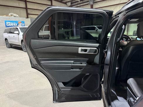 Used 2020 Ford Explorer XLT RWD image 15