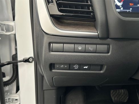 New 2026 Nissan Rogue Platinum image 24