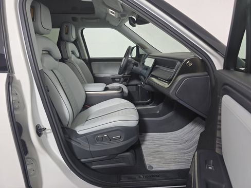 Used 2023 Rivian R1S Adventure AWD/4WD image 24