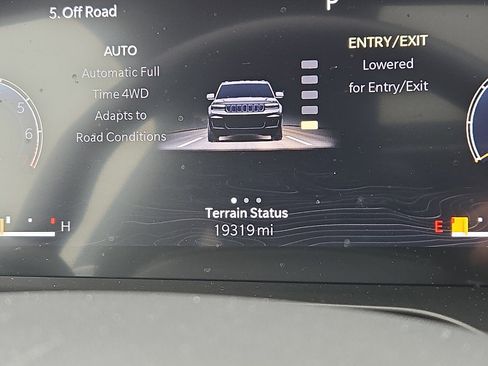 Used 2023 Jeep Grand Cherokee L Overland w/ Advanced Protech Group III image 22