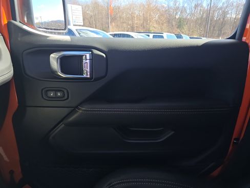 New 2025 Jeep Gladiator Sport image 21