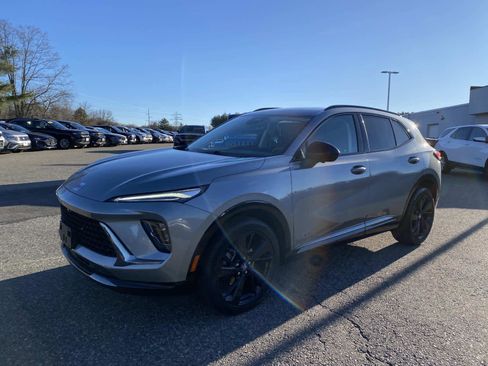 Used 2024 Buick Envision Sport Touring image 10