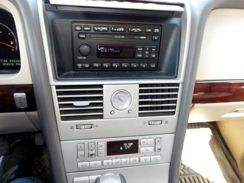 Used 2004 Lincoln Aviator AWD image 19