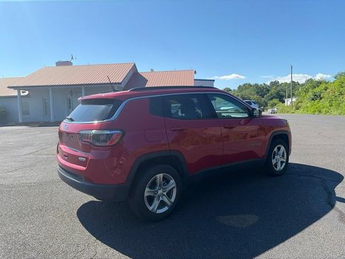 Used 2024 Jeep Compass Latitude AWD/4WD image 10