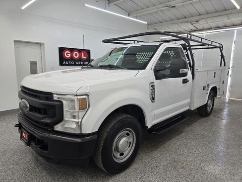 Used 2022 Ford F250 XL w/ Power Equipment Group image 4