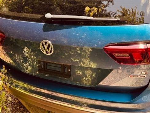 Used 2018 Volkswagen Tiguan SEL w/ 3rd Row Seat Package AWD/4WD image 4