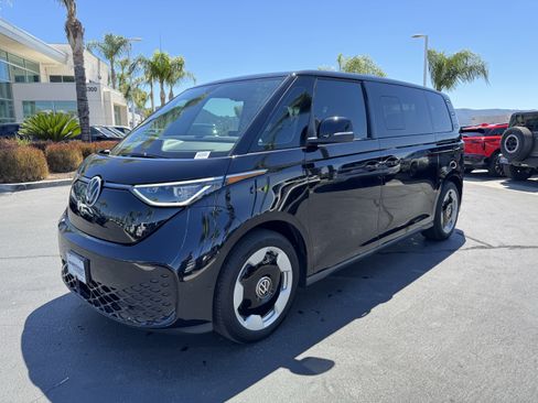 Certified 2025 Volkswagen ID. Buzz Pro S RWD image 4