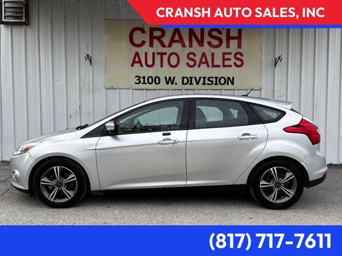 Used 2014 Ford Focus SE w/ SE Sport Package FWD image 2