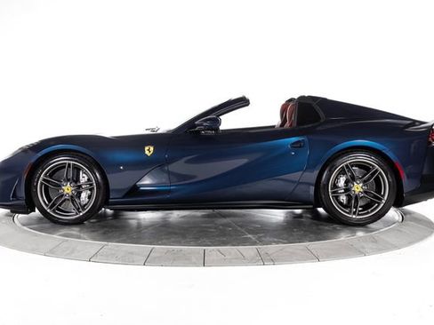 Used 2021 Ferrari 812 GTS RWD image 3