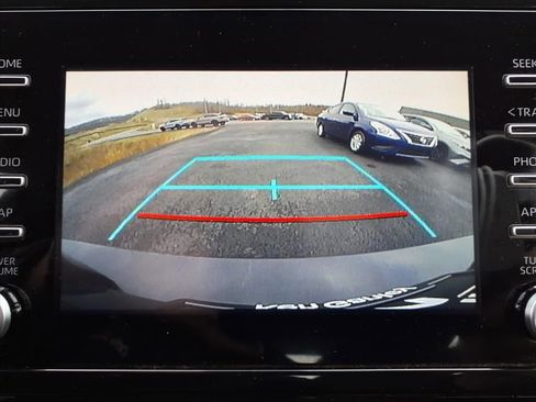 Used 2020 Toyota Prius L Eco image 16