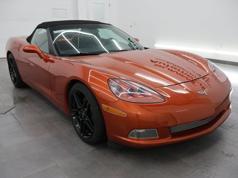 Used 2005 Chevrolet Corvette Convertible w/ Preferred Equipment Group RWD image 2