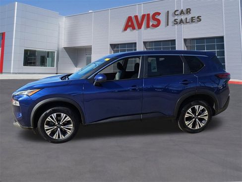 Used 2023 Nissan Rogue SV image 2