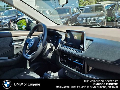 Used 2022 Nissan Rogue SV AWD/4WD image 12