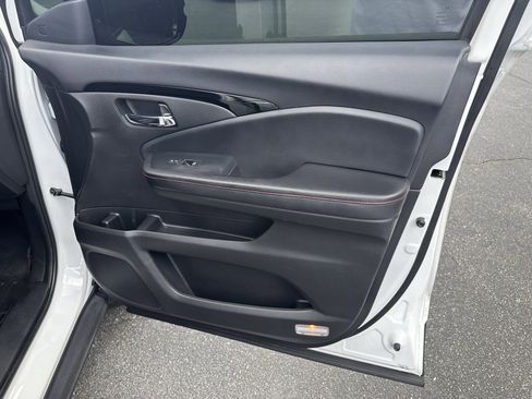 Used 2022 Honda Ridgeline Black Edition image 15