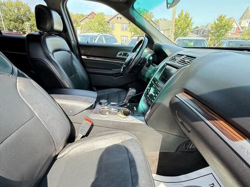 Used 2016 Ford Explorer Limited image 18