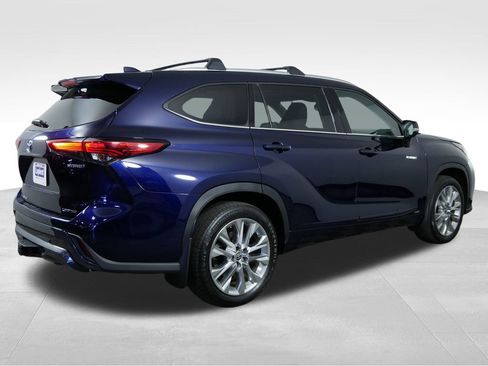 Used 2021 Toyota Highlander Limited AWD/4WD image 10