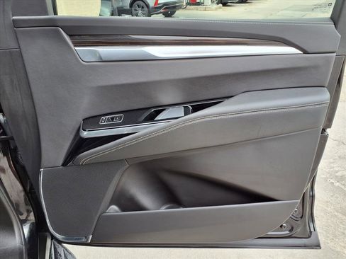 Certified 2025 Cadillac Escalade Premium Luxury image 11