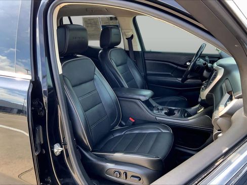 Used 2021 GMC Acadia Denali w/ Denali Technology Package FWD image 9