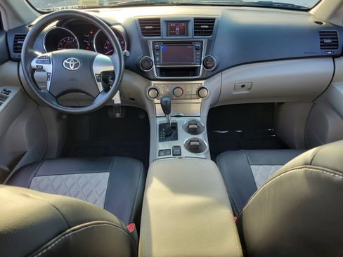 Used 2013 Toyota Highlander 4WD w/ Cold Weather Pkg image 27