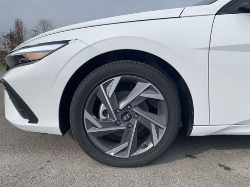 New 2025 Hyundai Elantra SEL image 68