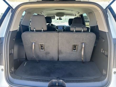 Used 2023 GMC Acadia SLE image 10