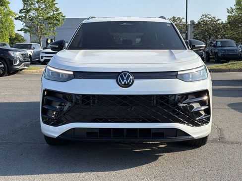 Used 2025 Volkswagen Tiguan SE R-Line FWD image 8
