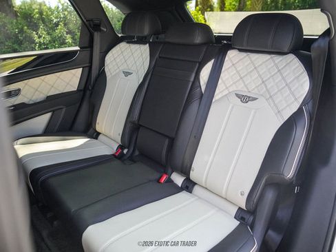 Used 2021 Bentley Bentayga AWD/4WD image 89