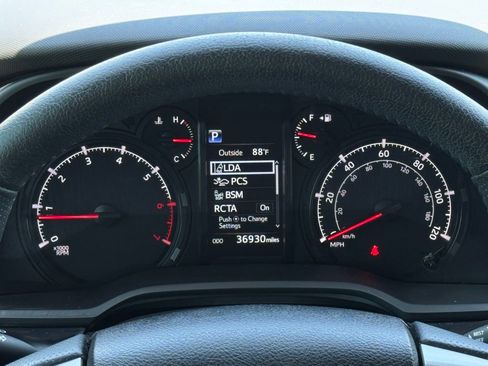 Used 2022 Toyota 4Runner SR5 Premium w/ Moonroof Package RWD image 23