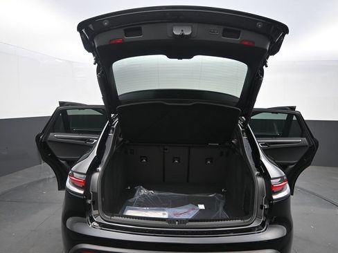 New 2026 Porsche Macan image 15