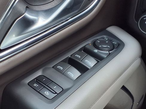 Used 2022 Chevrolet Suburban LT RWD image 20