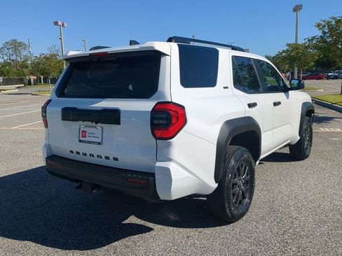 Certified 2025 Toyota 4Runner SR5 AWD/4WD image 4