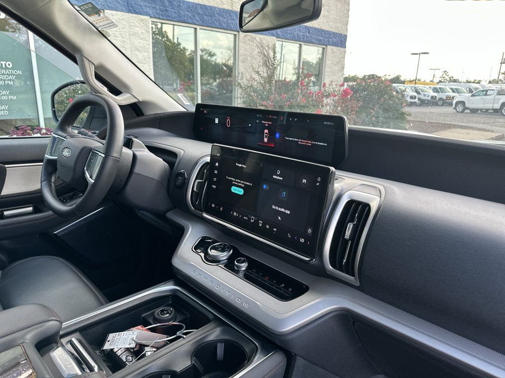 Used 2025 Ford Expedition Active AWD/4WD image 11