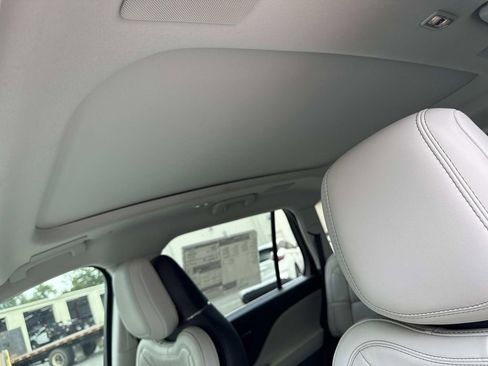 New 2025 Lincoln Aviator Reserve w/ Luxury Package image 33