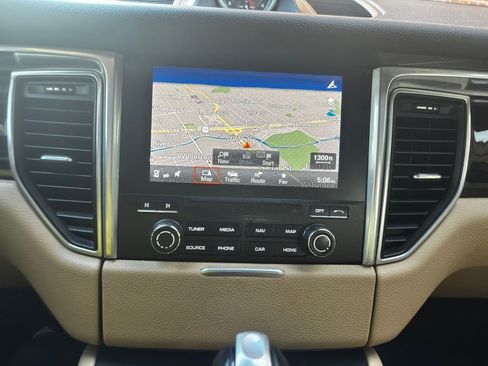 Used 2017 Porsche Macan image 27