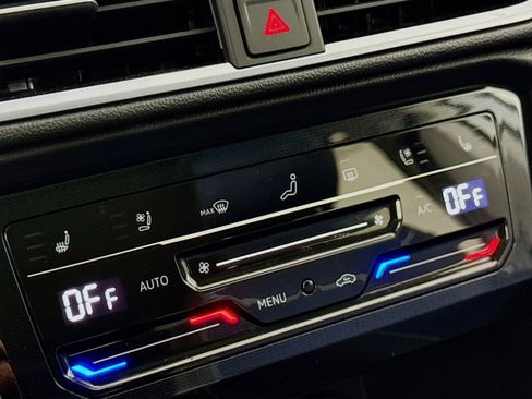 Certified 2025 Volkswagen Taos SEL image 19