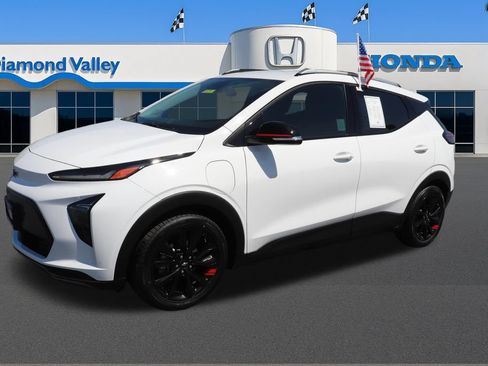 Used 2023 Chevrolet Bolt EUV LT w/ Convenience Package FWD image 3