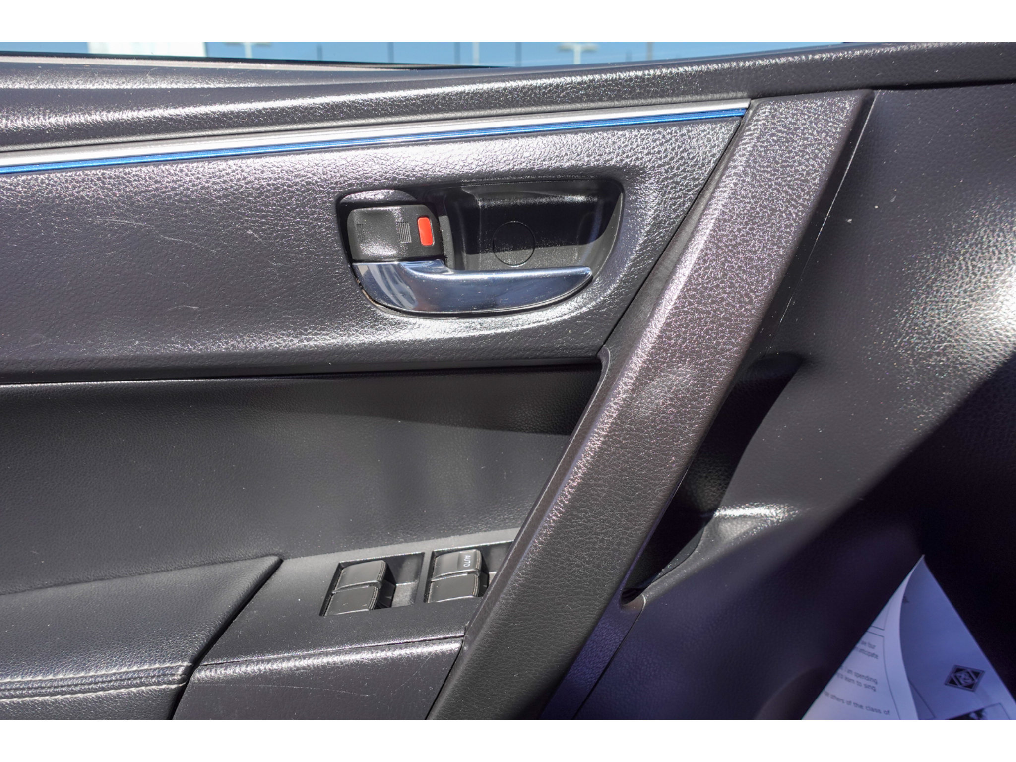 Used 2015 Toyota Corolla S Premium FWD image 11