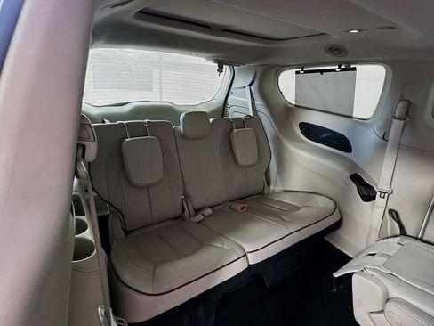 Used 2017 Chrysler Pacifica Limited w/ UConnect Theater Package image 29