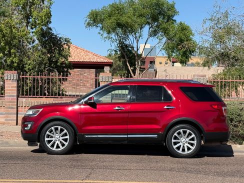 Used 2017 Ford Explorer Limited FWD image 3