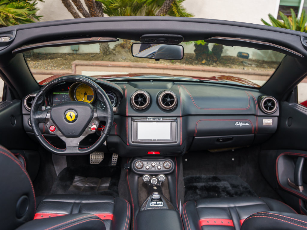 Used 2010 Ferrari California RWD image 25