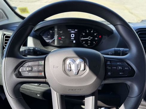 Used 2025 RAM ProMaster 2500 w/ Convenience Group image 34