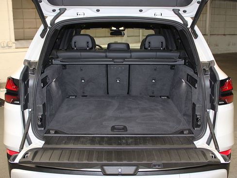 Used 2026 BMW X5 xDrive40i AWD/4WD image 36
